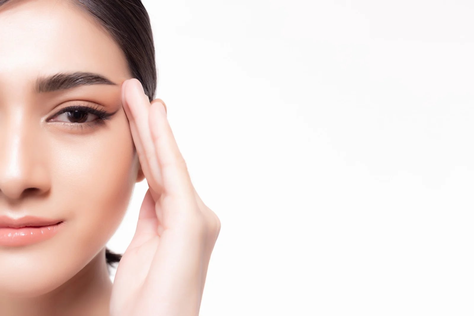 Lấy mỡ mí mắt xóa vẻ già nua